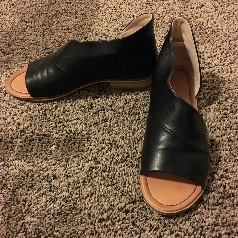 Black sandals